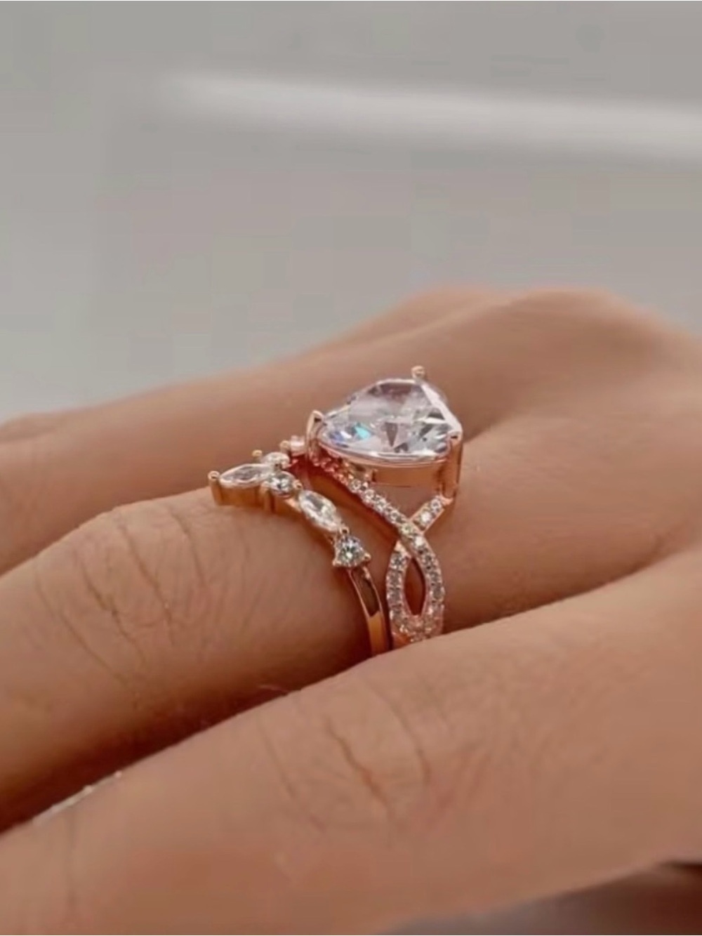 Rose Gold Heart-Cut Crystal Statement Ring. - Picture 4 of 5